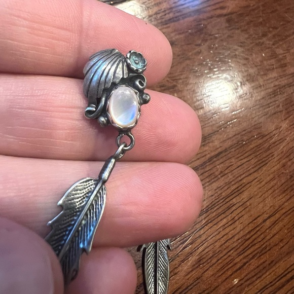 Vintage Native American Navajo Sterling Silver Mother of Pearl Feather Earrings - Picture 5 of 9